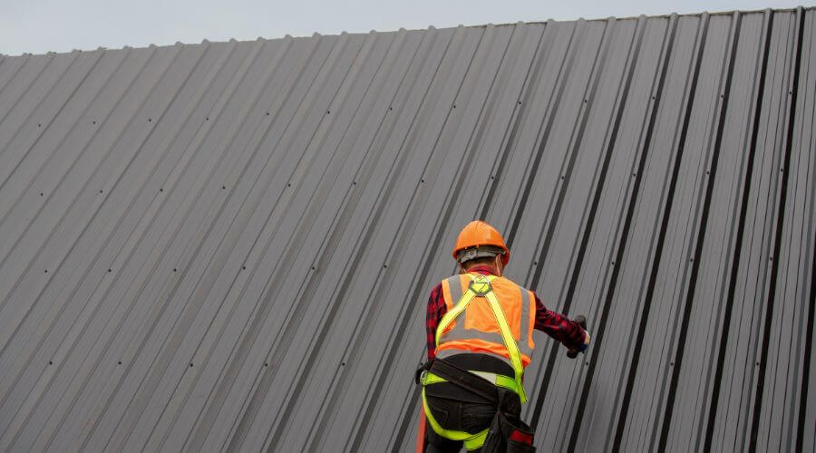 Professional metal roof installation services in Media, IL